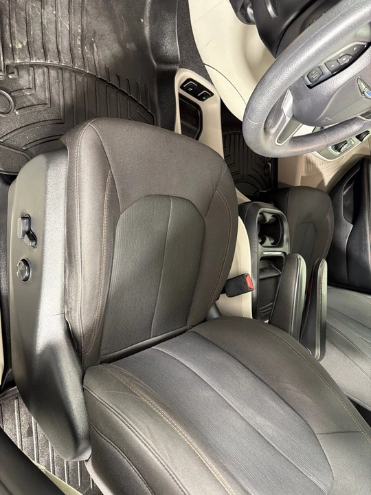 2017 Chrysler - Image 10 of 12