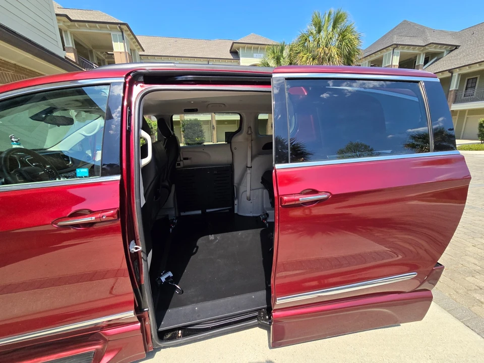 2017 Chrysler - Image 12 of 21