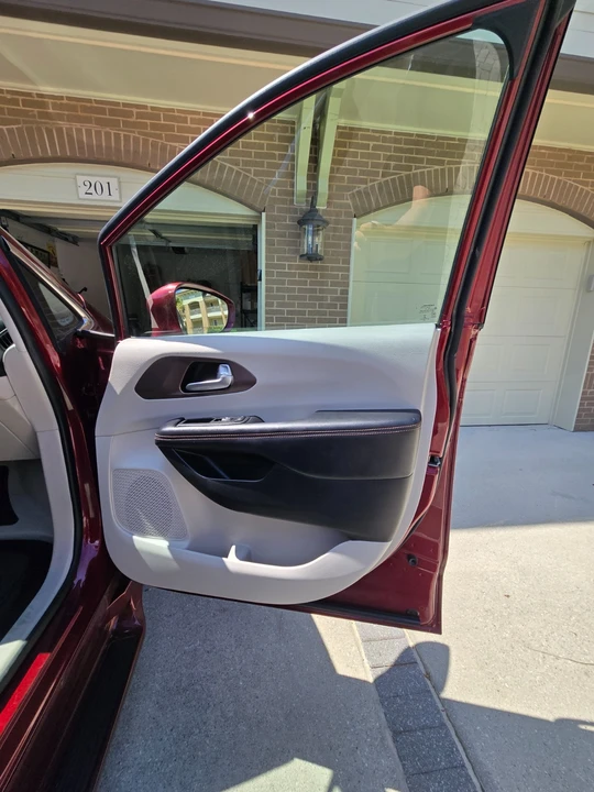 2017 Chrysler - Image 19 of 21