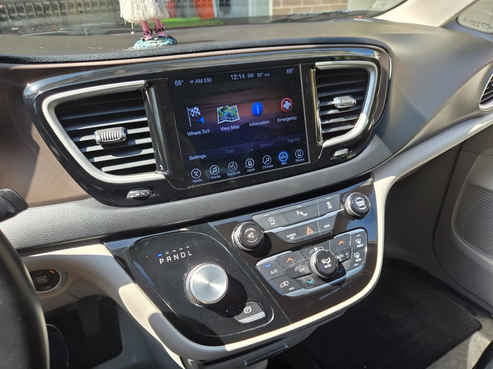 2017 Chrysler - Image 17 of 21