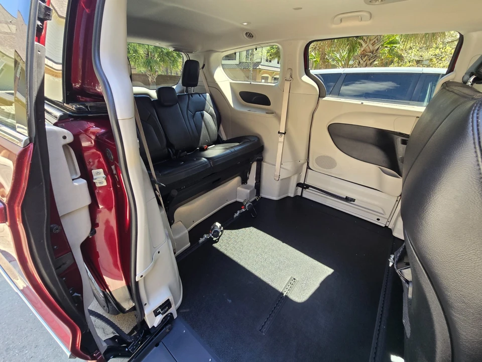 2017 Chrysler - Image 20 of 21