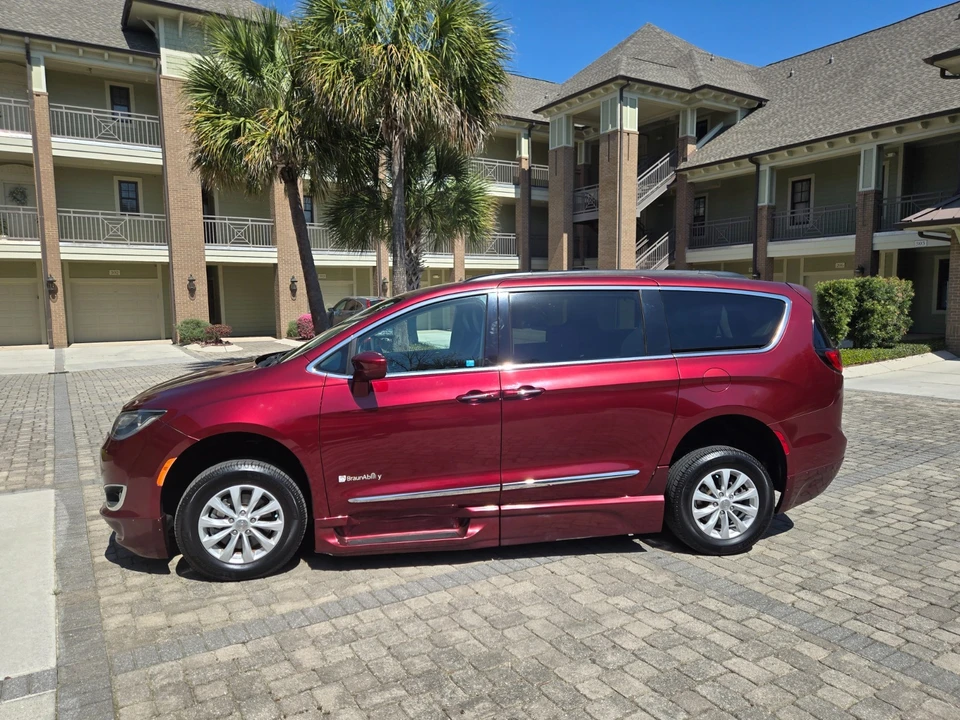 2017 Chrysler - Image 11 of 21
