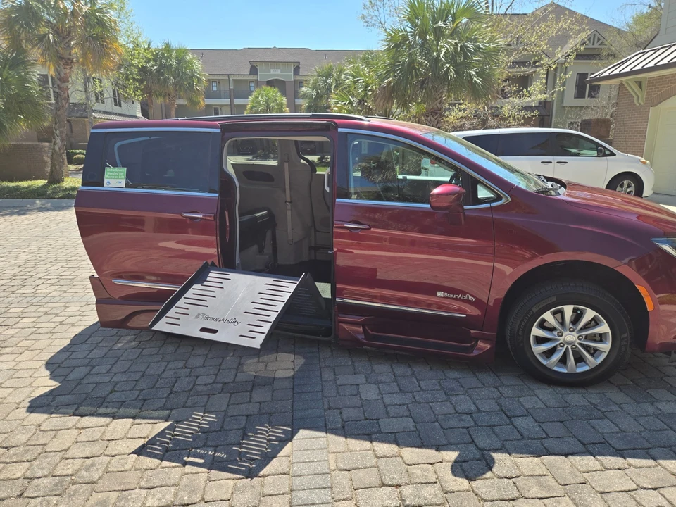 2017 Chrysler - Image 2 of 21