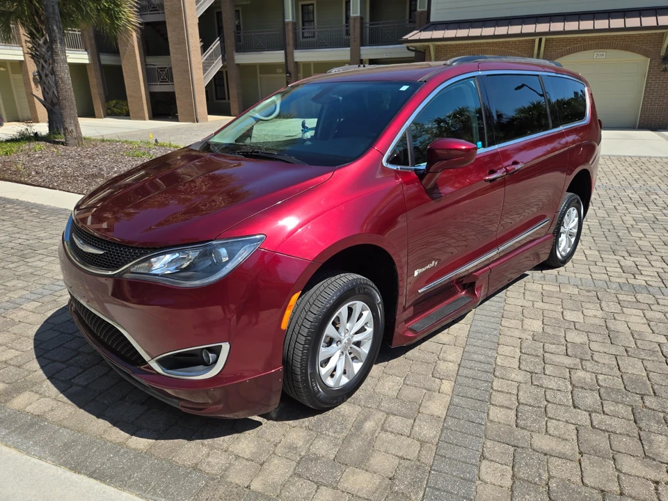2017 Chrysler - Image 10 of 21