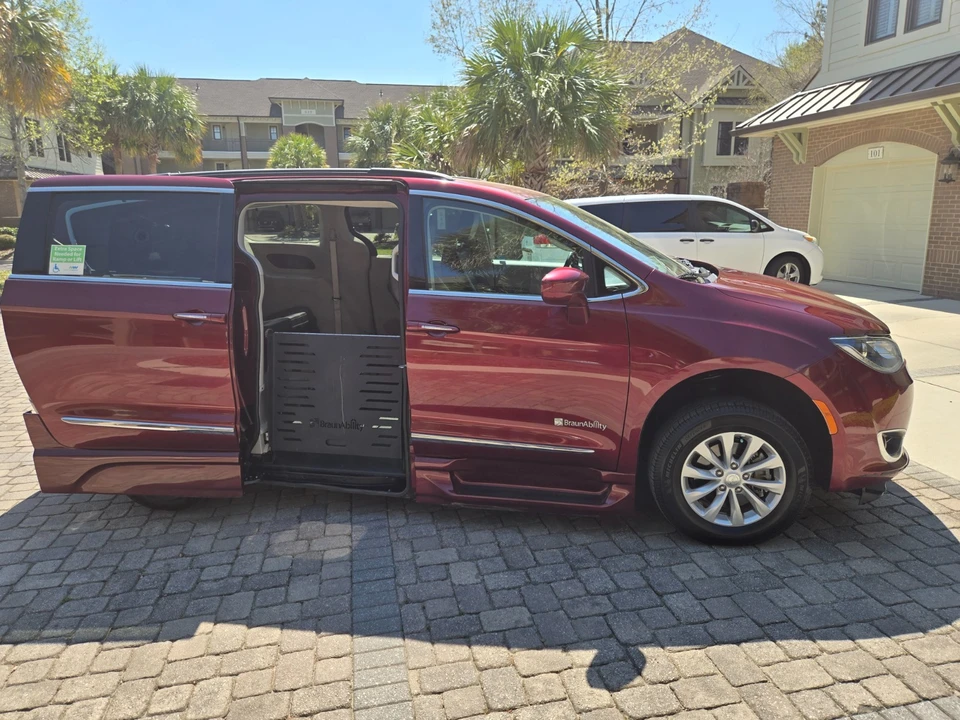 2017 Chrysler - Image 4 of 21