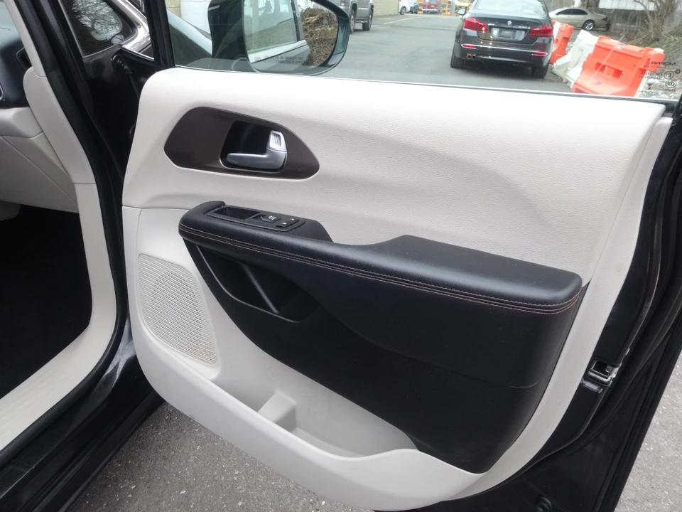 2017 Chrysler - Image 10 of 20