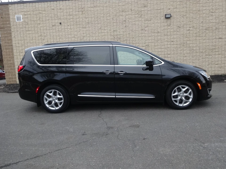 2017 Chrysler - Image 4 of 20