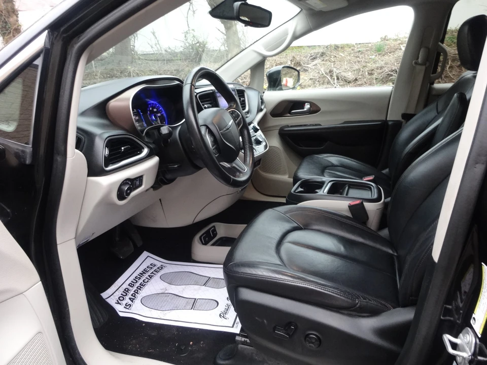 2017 Chrysler - Image 17 of 20