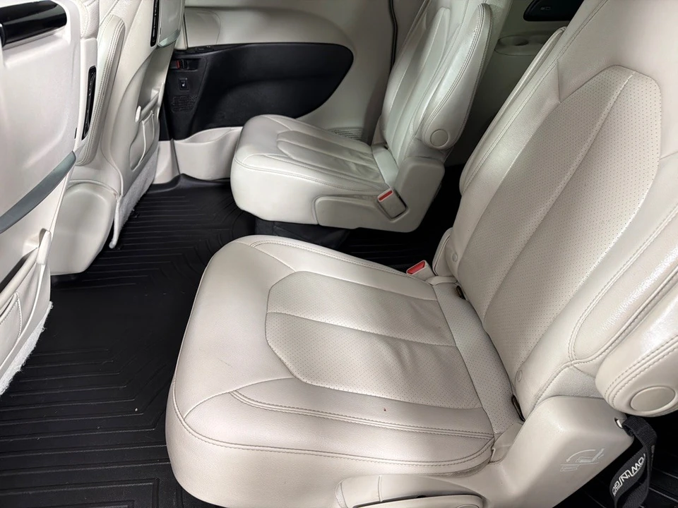 2017 Chrysler - Image 17 of 21
