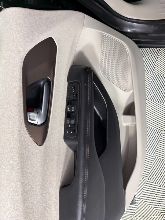 2017 Chrysler - Image 11 of 21