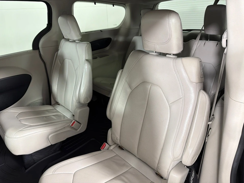 2017 Chrysler - Image 18 of 21