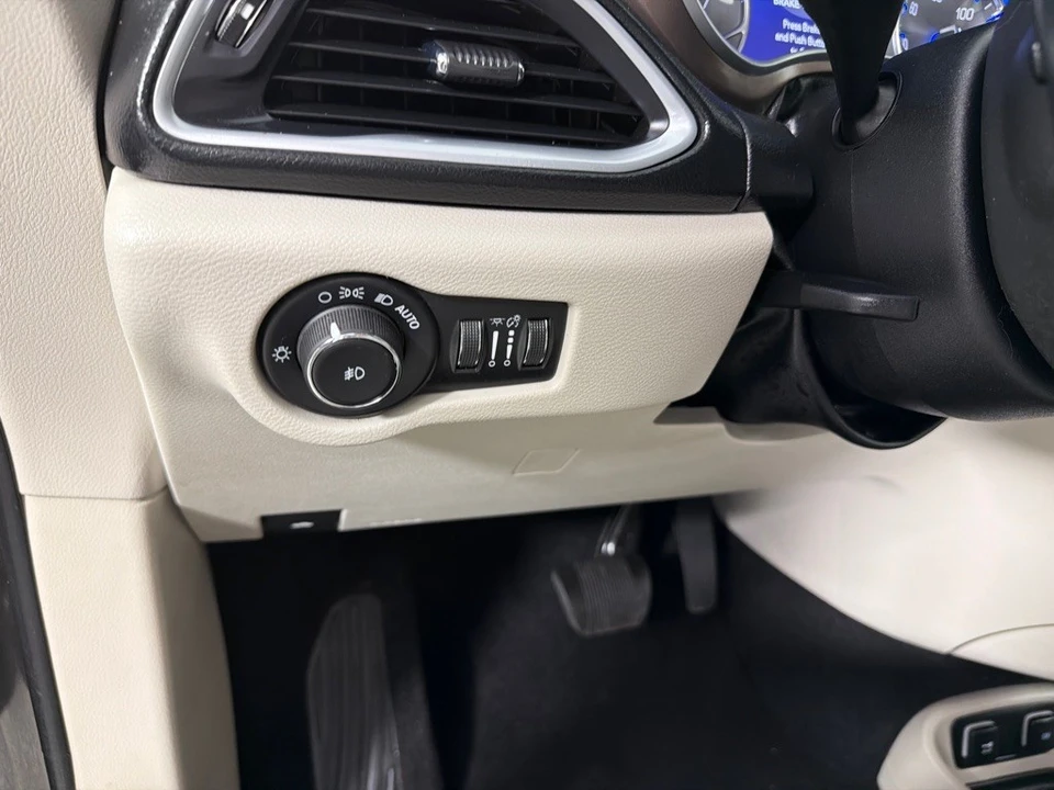 2017 Chrysler - Image 13 of 21