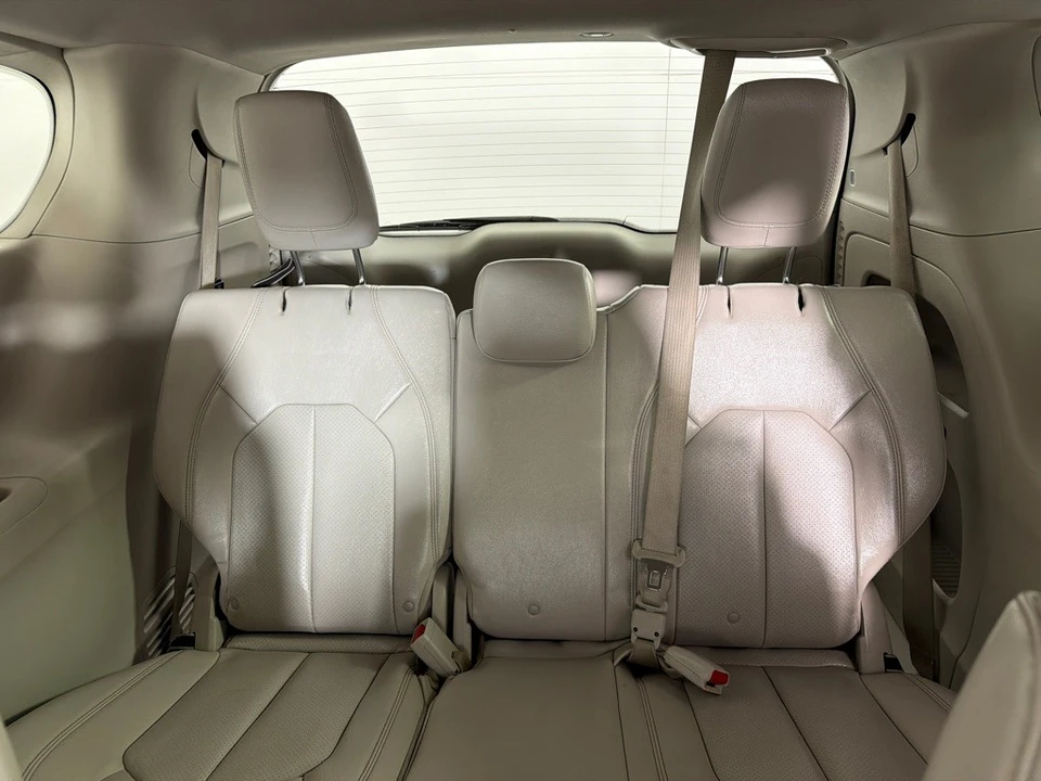 2017 Chrysler - Image 19 of 21