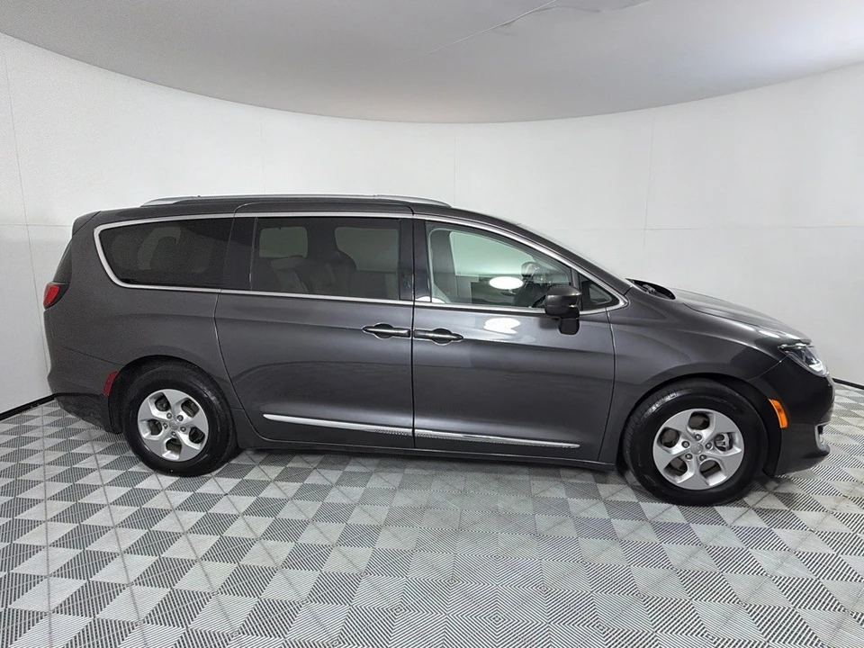 2017 Chrysler - Image 4 of 21