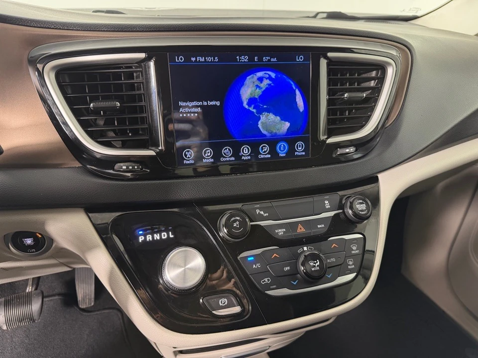 2017 Chrysler - Image 17 of 21