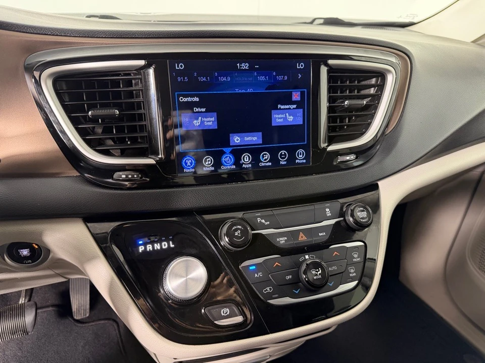 2017 Chrysler - Image 16 of 21