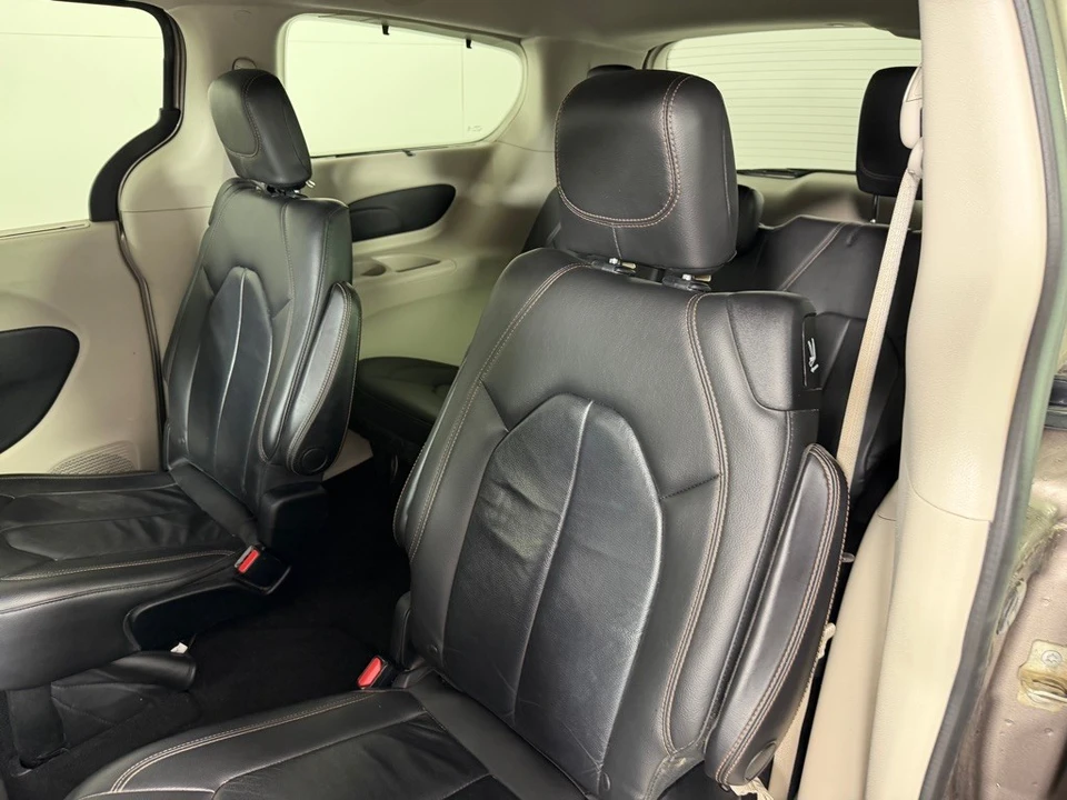 2017 Chrysler - Image 19 of 21