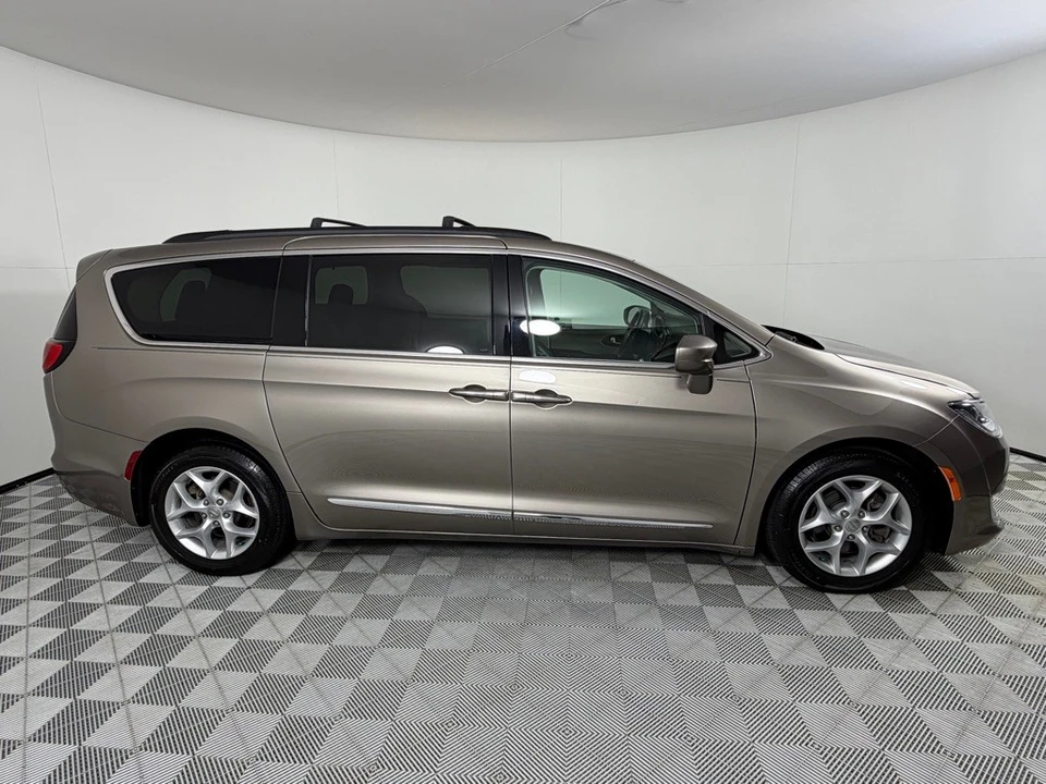 2017 Chrysler - Image 4 of 21