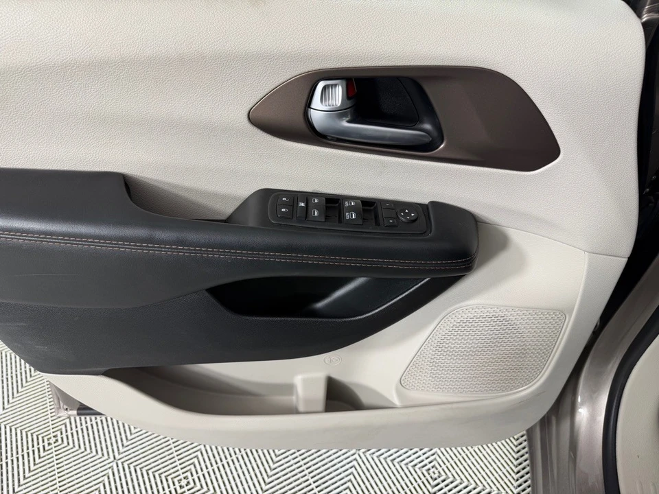 2017 Chrysler - Image 11 of 21