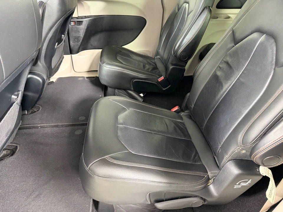 2017 Chrysler - Image 18 of 21