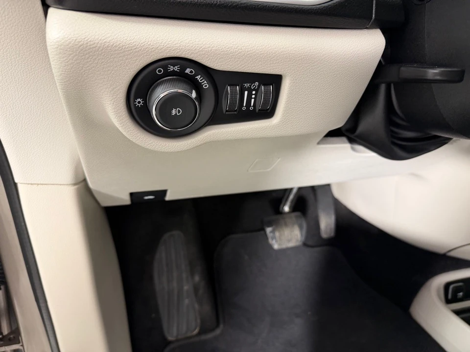 2017 Chrysler - Image 13 of 21