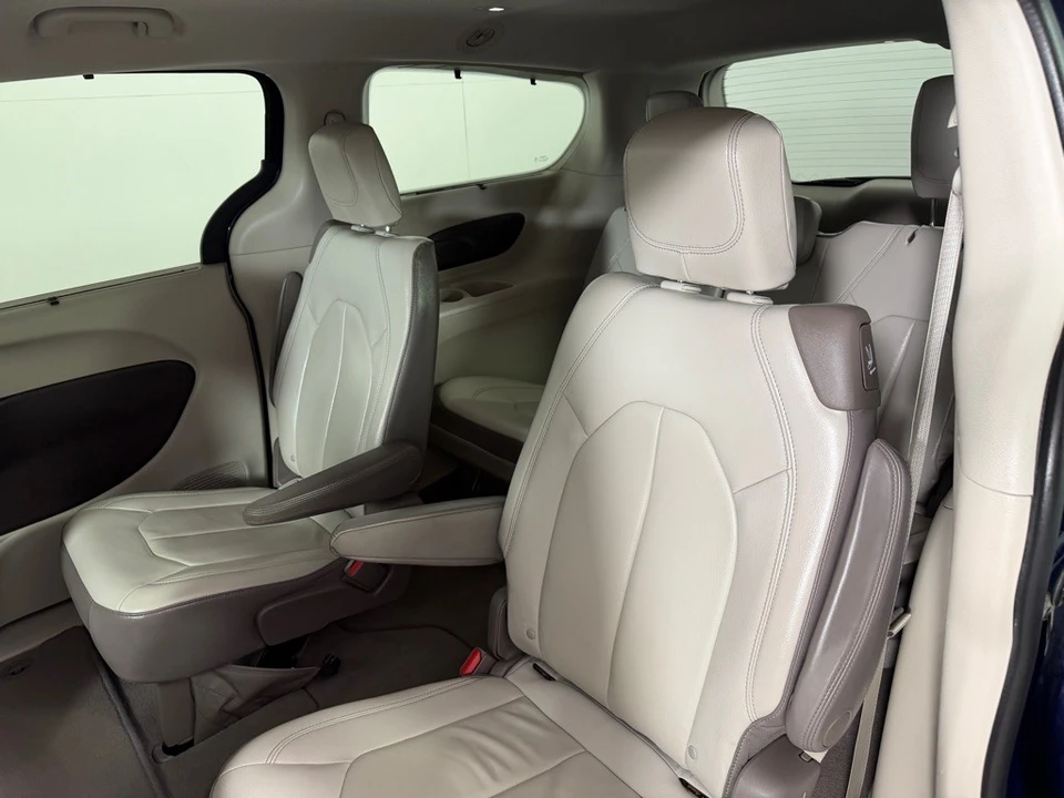 2017 Chrysler - Image 19 of 21