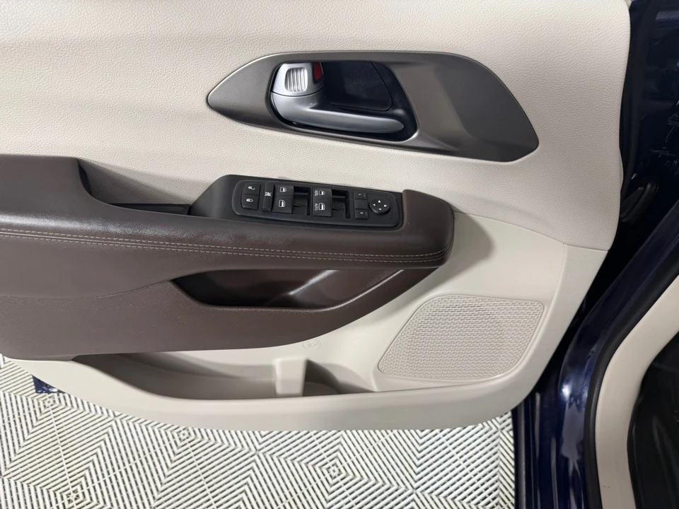 2017 Chrysler - Image 11 of 21