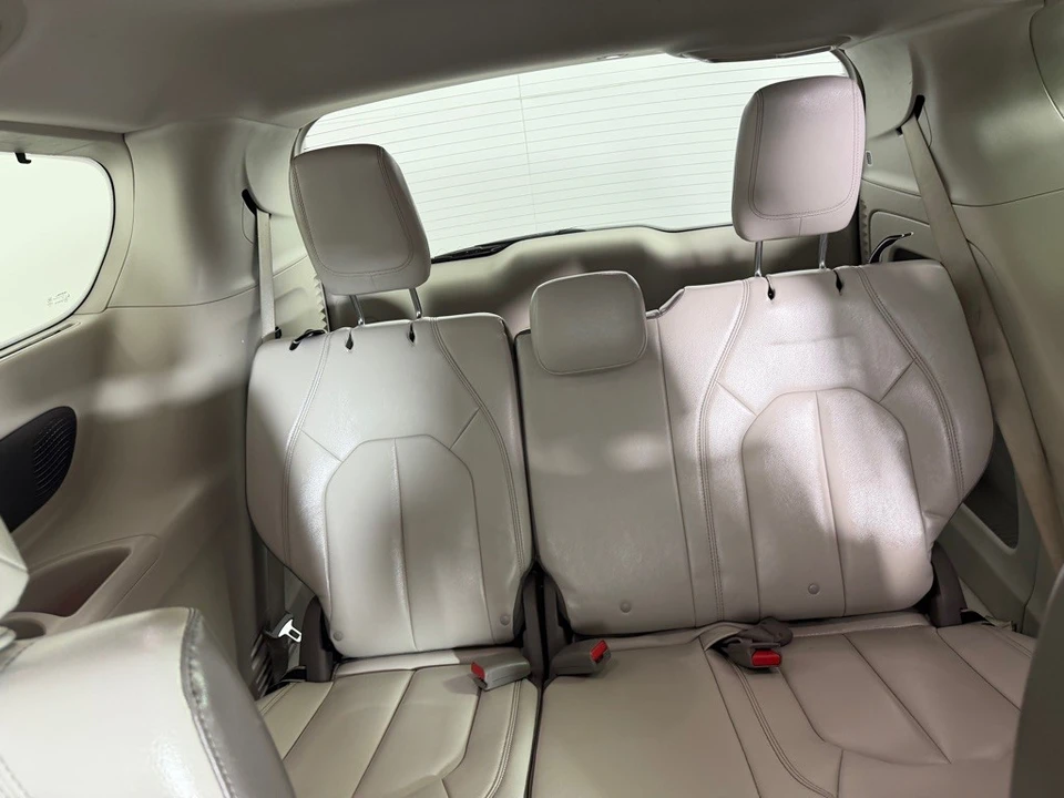 2017 Chrysler - Image 20 of 21