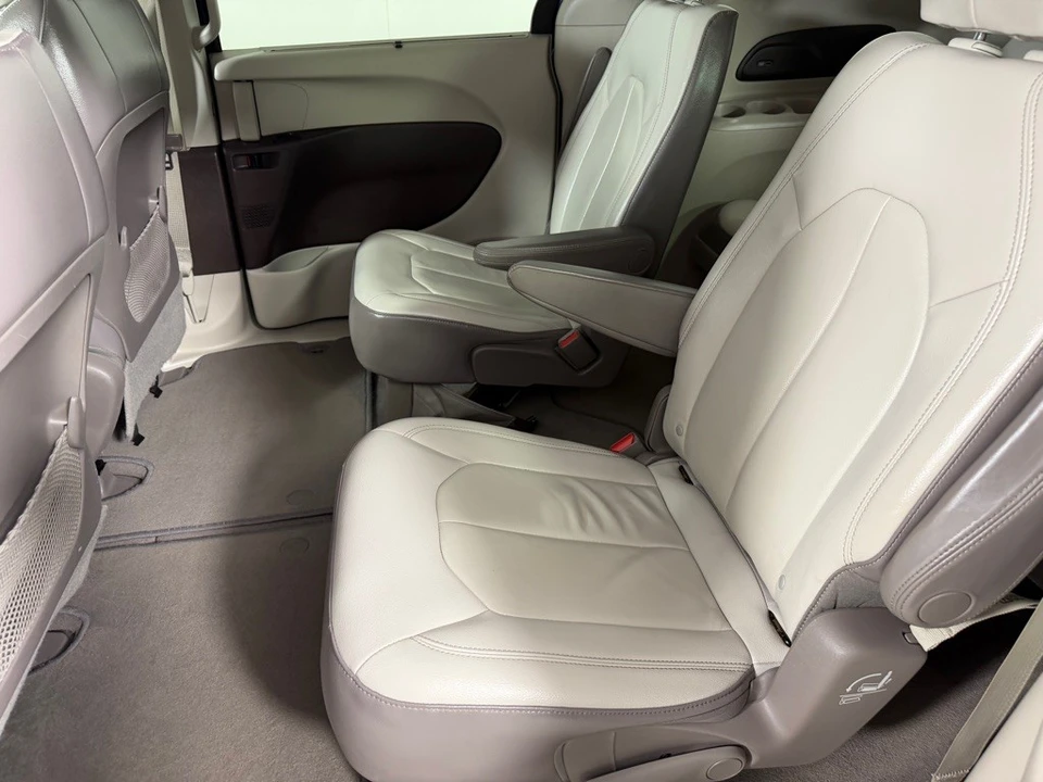 2017 Chrysler - Image 18 of 21