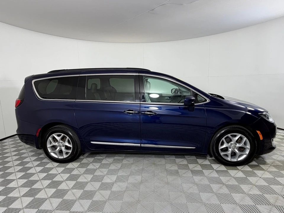 2017 Chrysler - Image 4 of 21