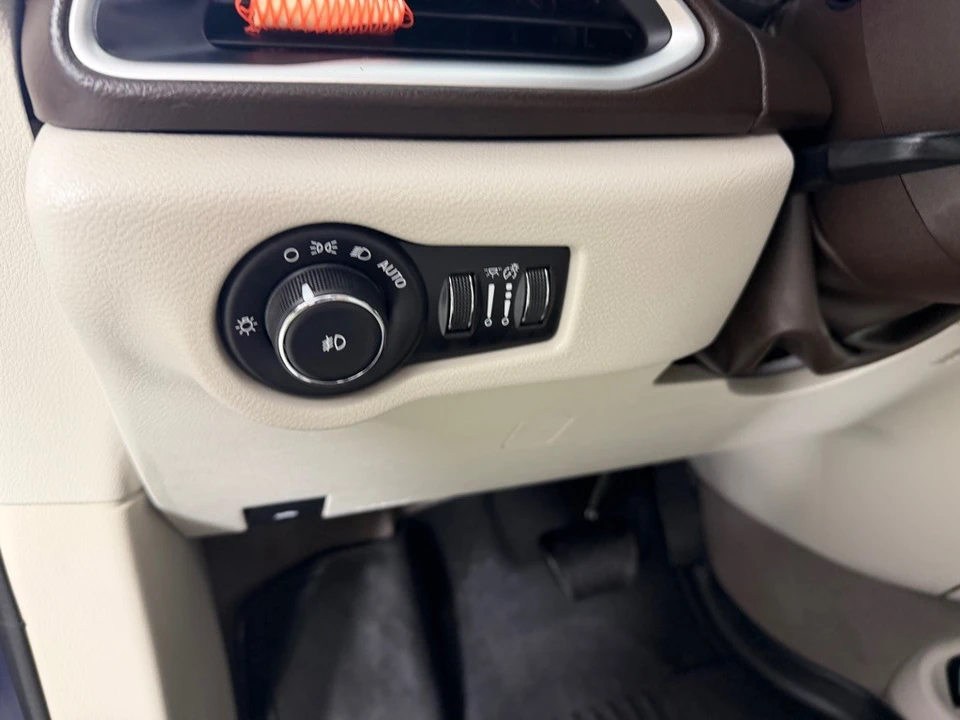2017 Chrysler - Image 14 of 21