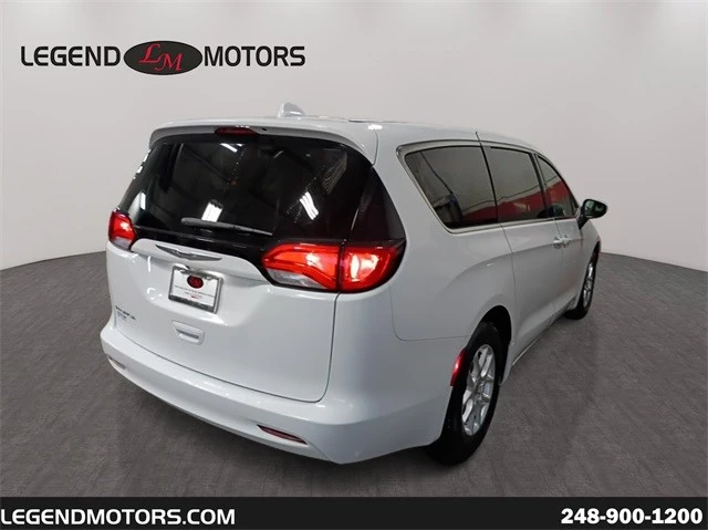 2017 Chrysler - Image 8 of 12
