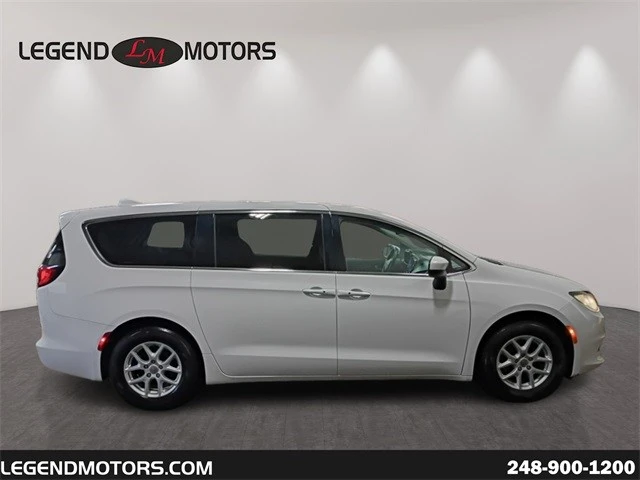 2017 Chrysler - Image 9 of 12