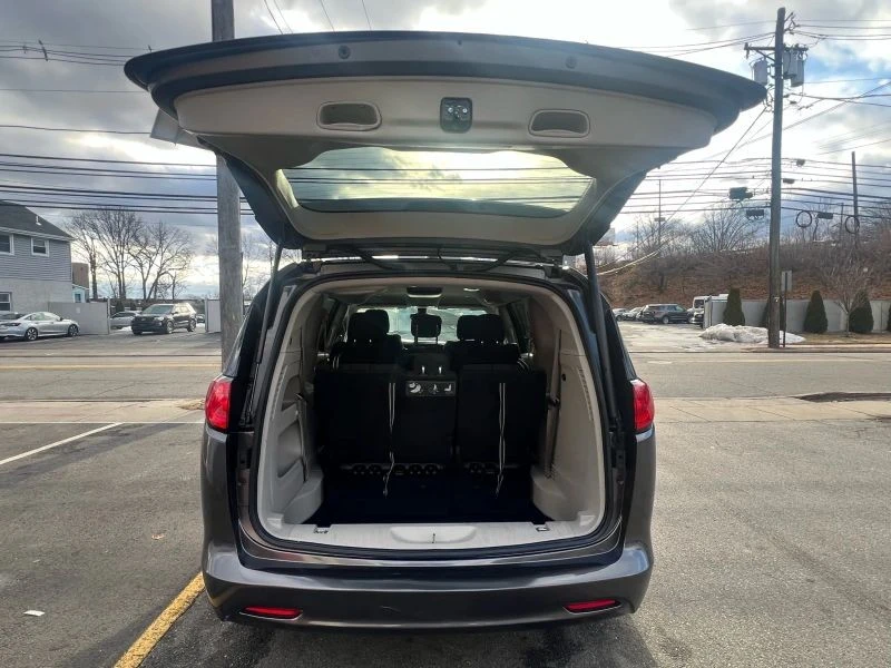 2017 Chrysler - Image 9 of 12