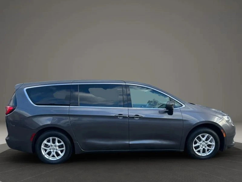 2017 Chrysler - Image 4 of 12