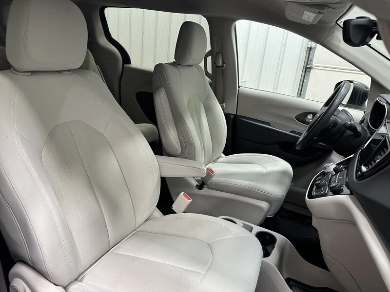 2017 Chrysler - Image 19 of 21