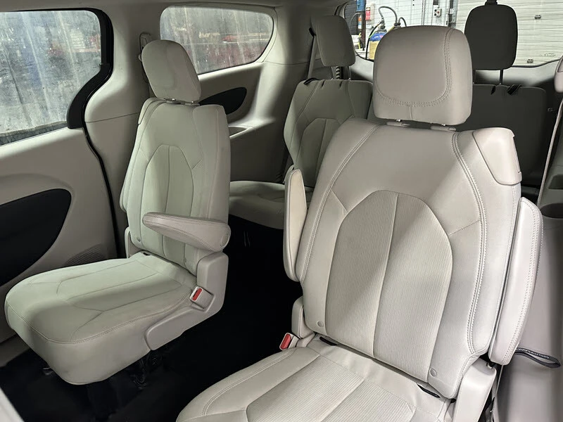 2017 Chrysler - Image 12 of 21