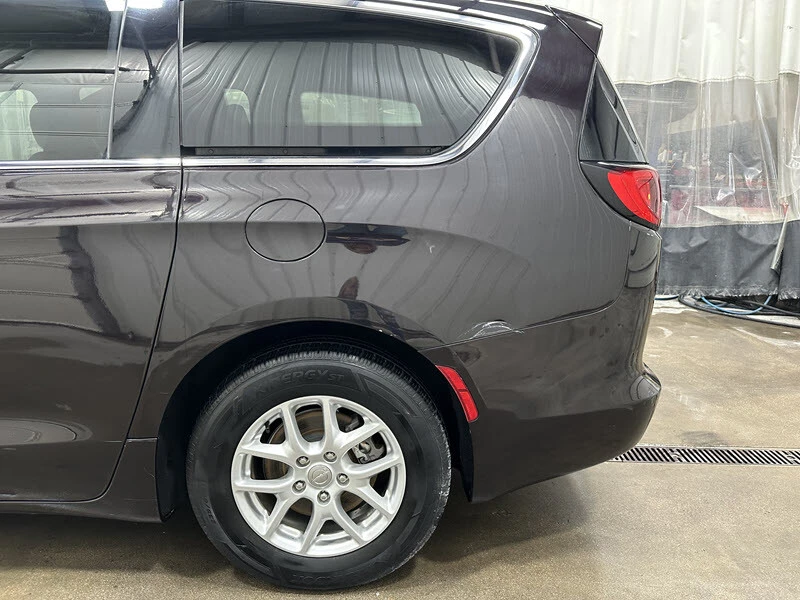 2017 Chrysler - Image 14 of 21
