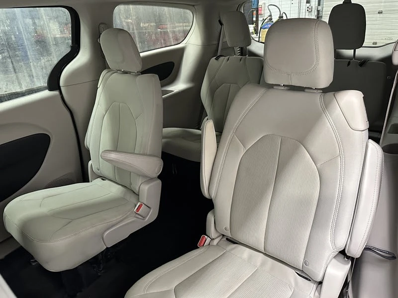 2017 Chrysler - Image 11 of 21