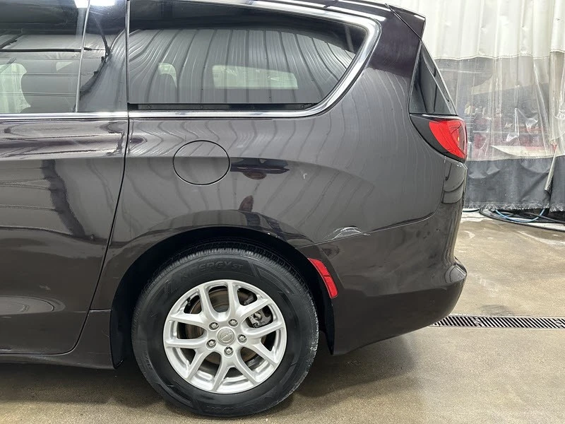 2017 Chrysler - Image 13 of 21