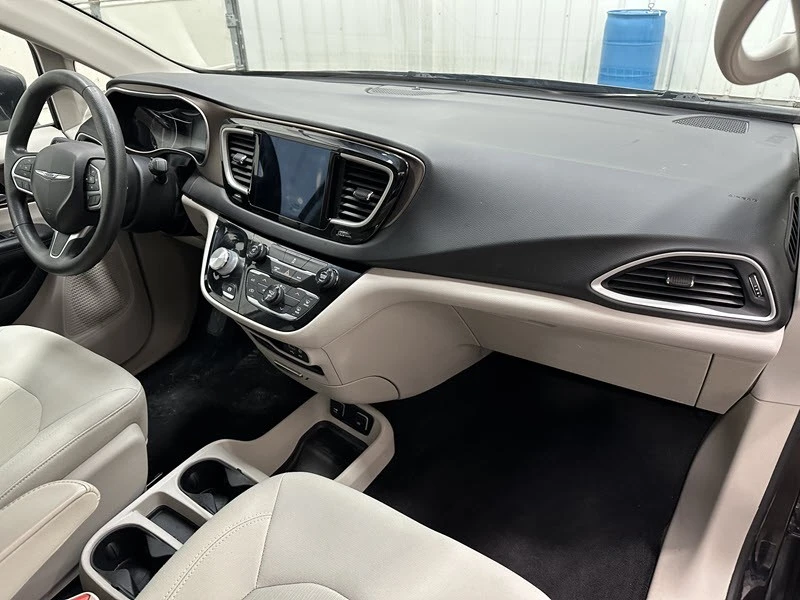 2017 Chrysler - Image 19 of 21