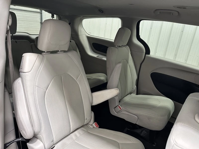 2017 Chrysler - Image 16 of 21