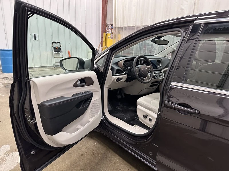 2017 Chrysler - Image 7 of 21