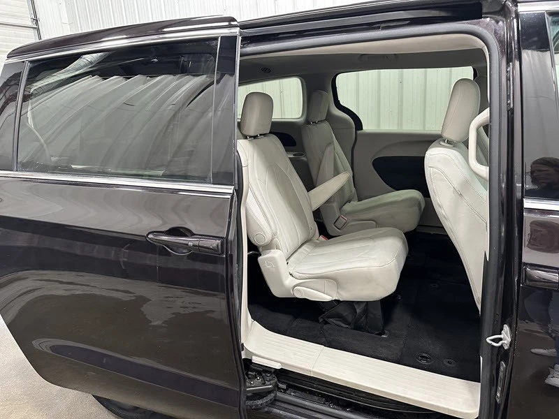2017 Chrysler - Image 15 of 21