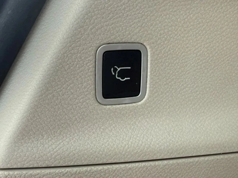 2017 Chrysler - Image 12 of 12