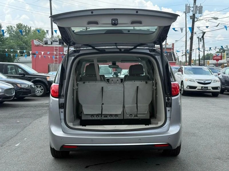 2017 Chrysler - Image 9 of 12