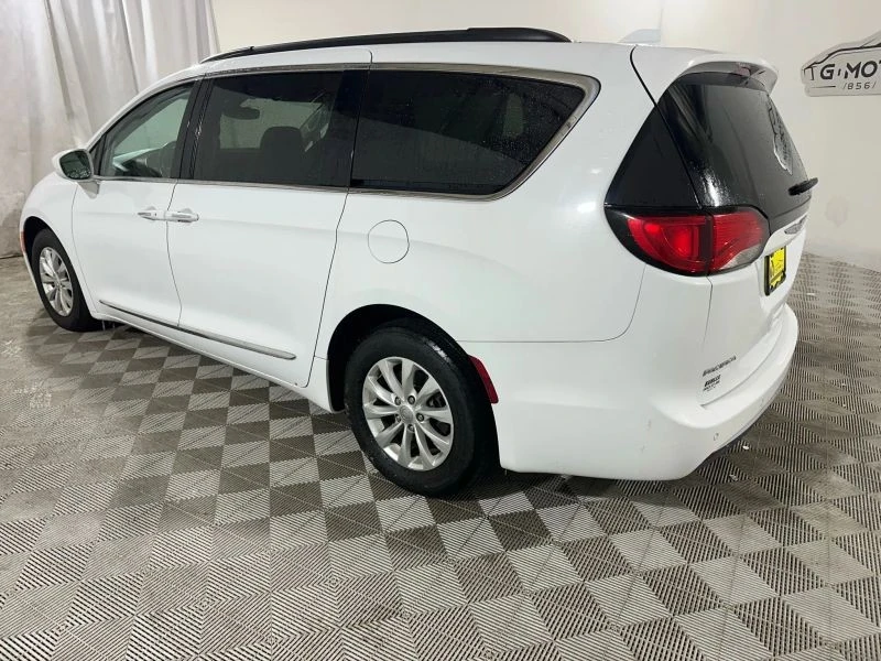 2017 Chrysler - Image 4 of 12