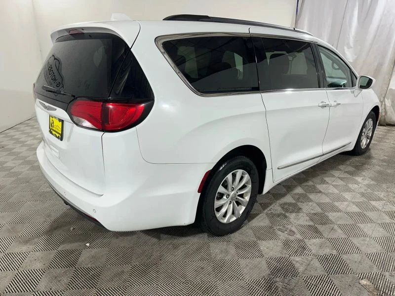 2017 Chrysler - Image 7 of 12
