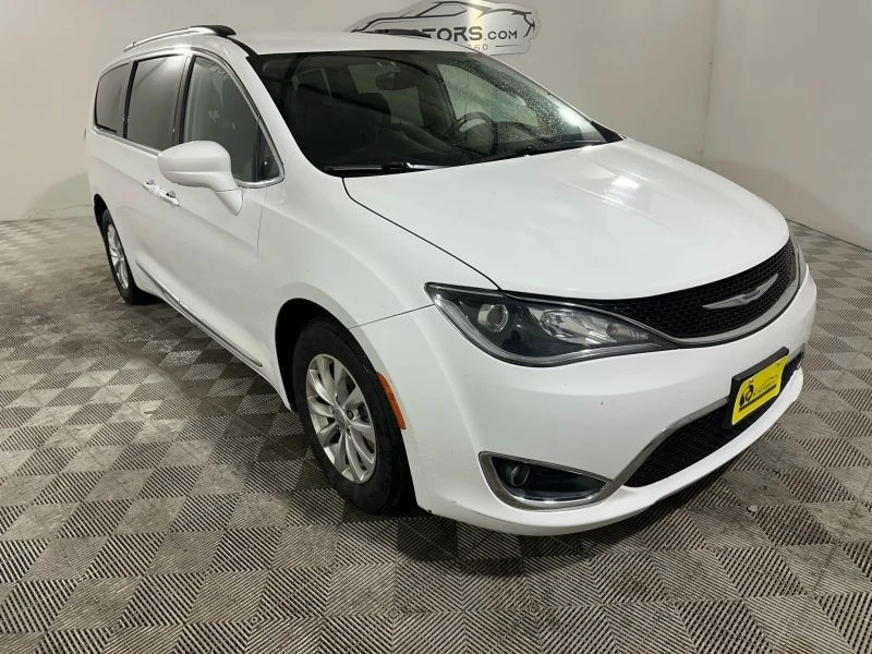 2017 Chrysler - Image 10 of 12