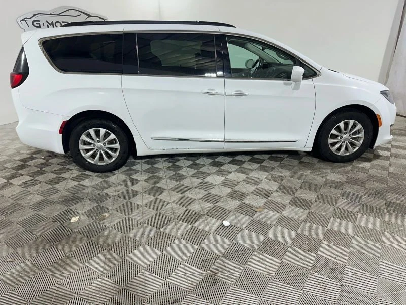 2017 Chrysler - Image 8 of 12